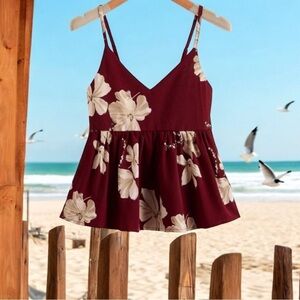 Gorgeous floral top​​​​​​​​​​​​​​​​​​​​​​​​​ 🌺​​​